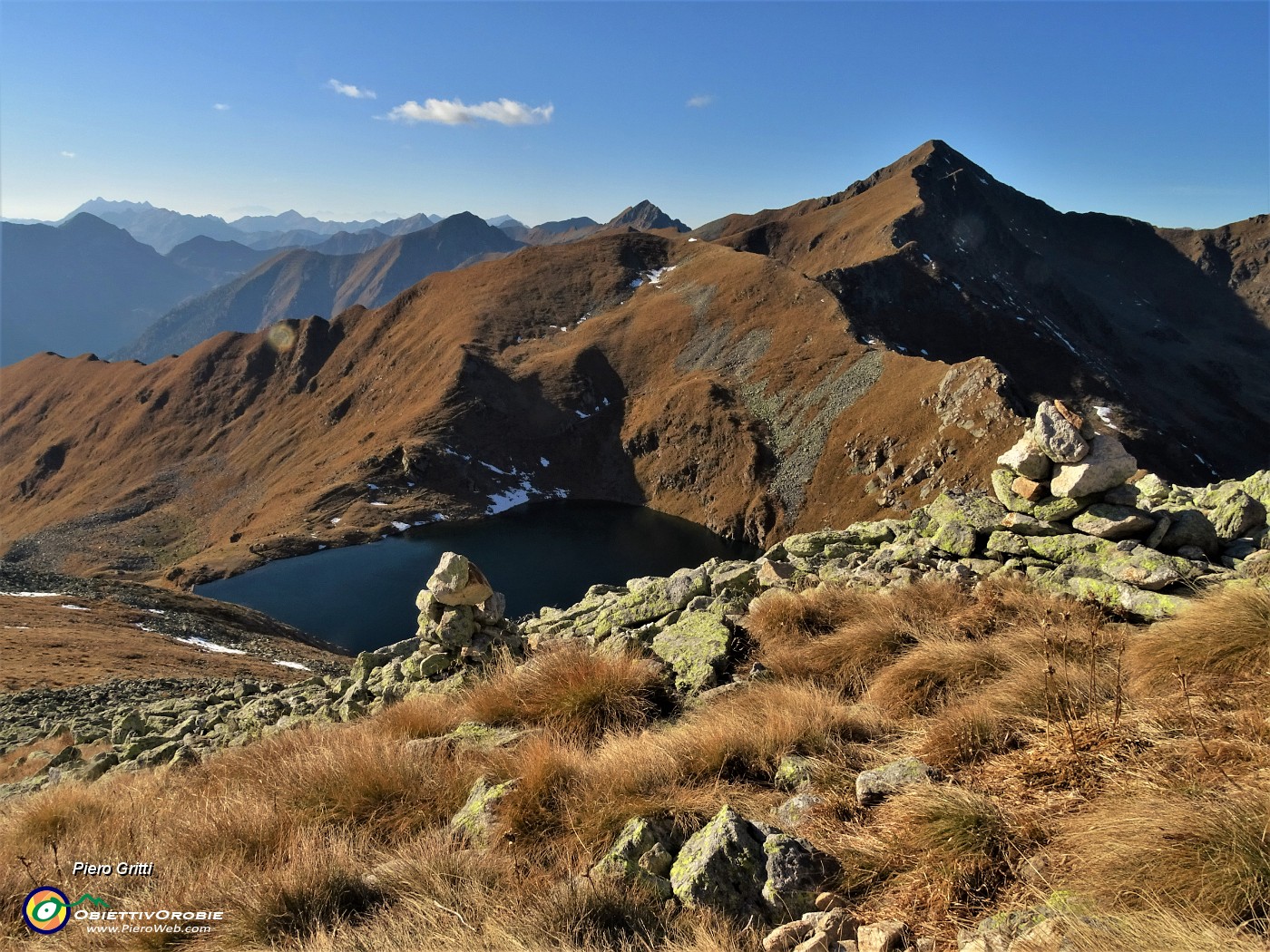 67 Monte Toro sopra il Lago Moro e il Passo di Valcervia.JPG